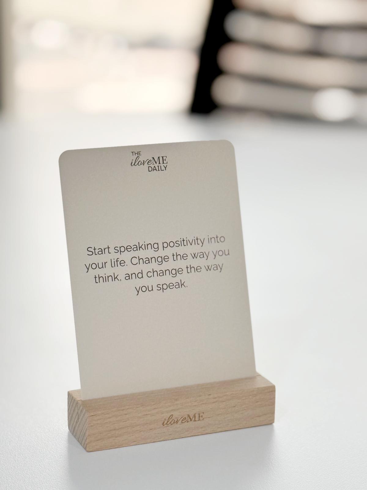 The iloveME Daily – 52 Motivational Quote Cards + Wooden Stand
